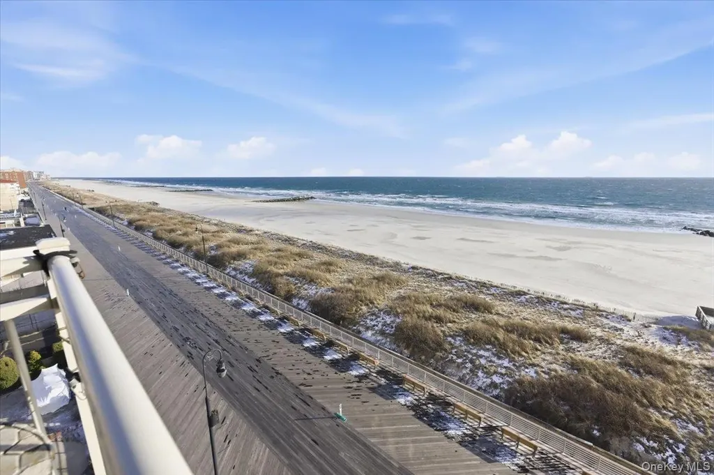 560 W Broadway Long Beach NY 11561