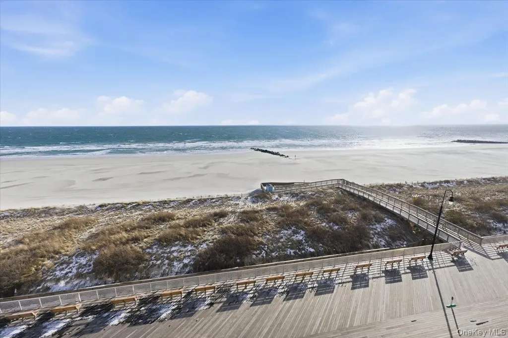 560 W Broadway Long Beach NY 11561