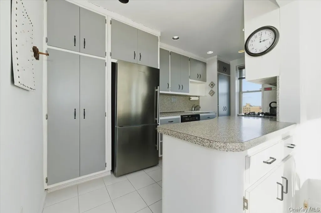 560 W Broadway Long Beach NY 11561