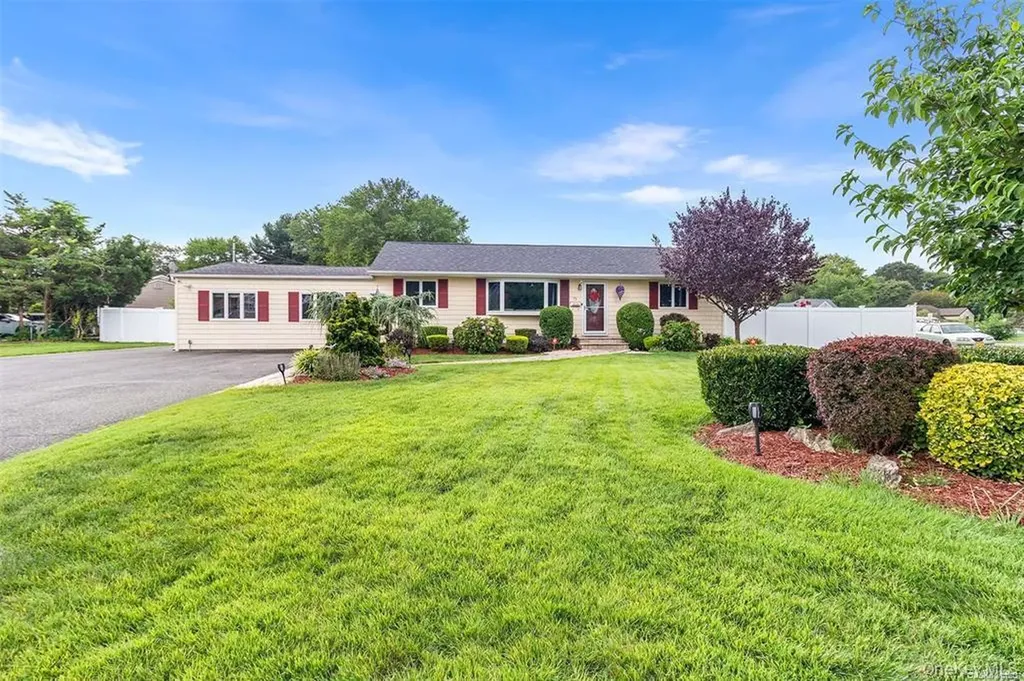 71 Hunter Lane Centereach NY 11720