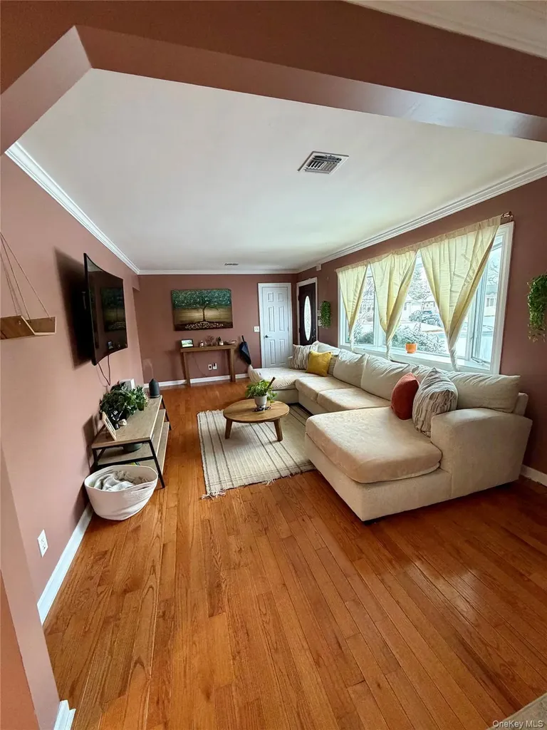 71 Hunter Lane Centereach NY 11720