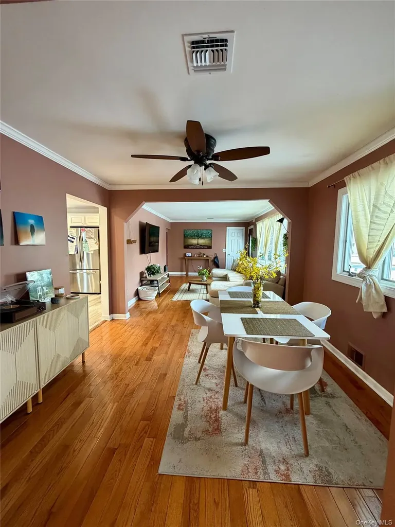 71 Hunter Lane Centereach NY 11720