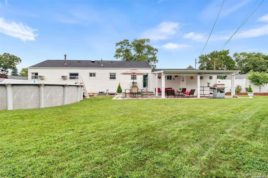 71 Hunter Lane Centereach NY 11720