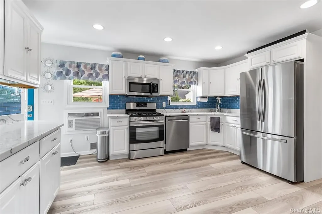 71 Hunter Lane Centereach NY 11720