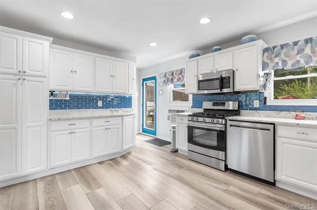71 Hunter Lane Centereach NY 11720
