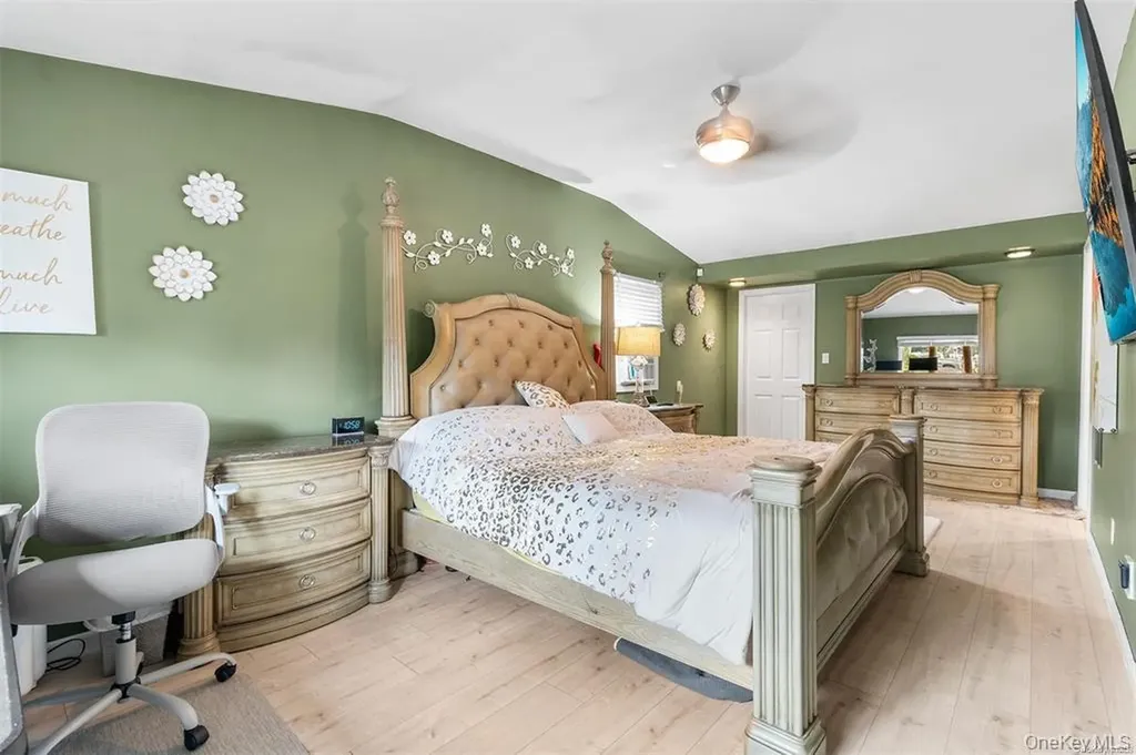 71 Hunter Lane Centereach NY 11720