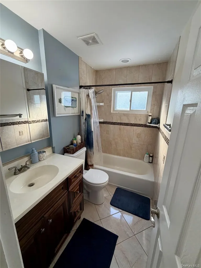 71 Hunter Lane Centereach NY 11720