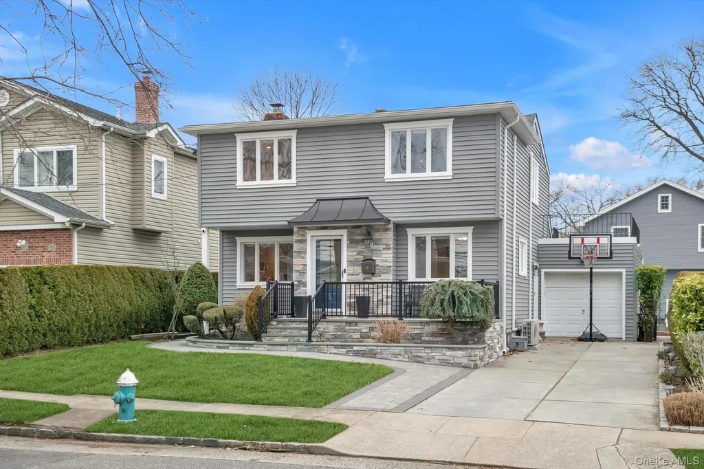 39 Corwin Avenue New Hyde Park NY 11040