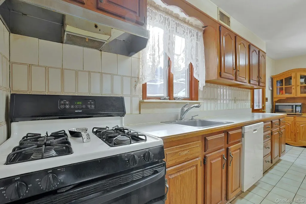 16 Richardson Place Eastchester NY 10709