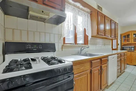 16 Richardson Place Eastchester NY 10709