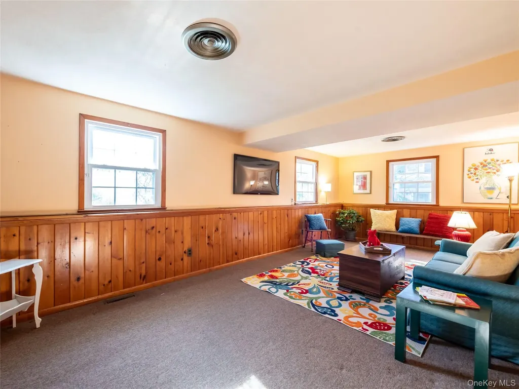 427 Ryder Road Manhasset NY 11030
