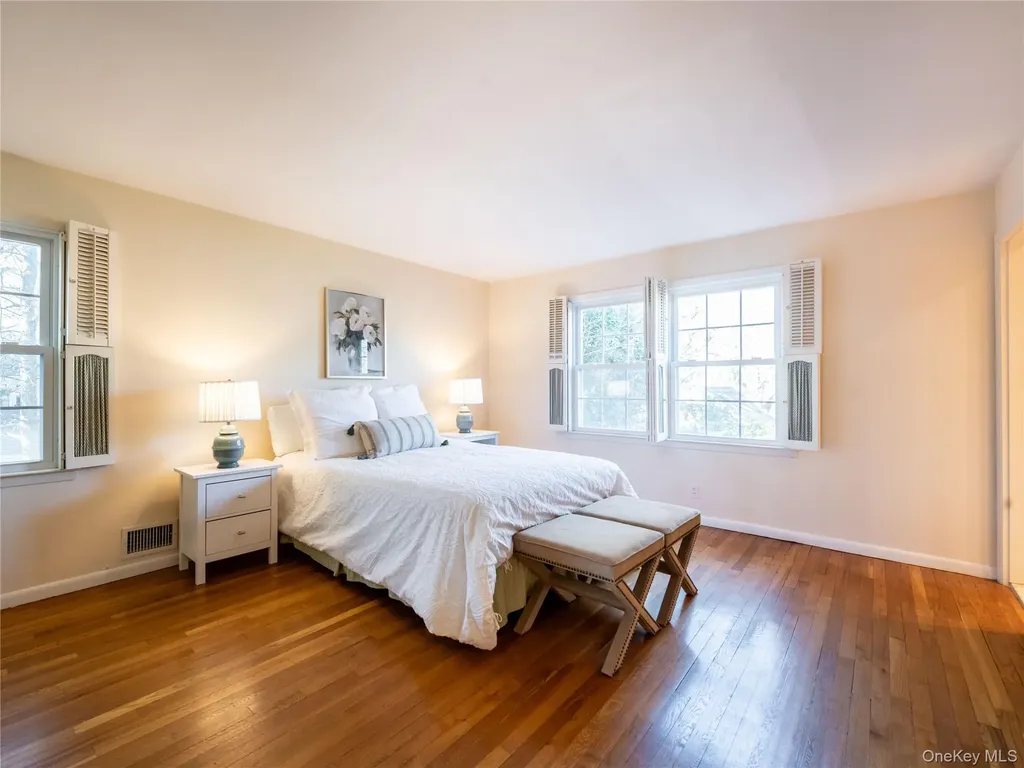 427 Ryder Road Manhasset NY 11030