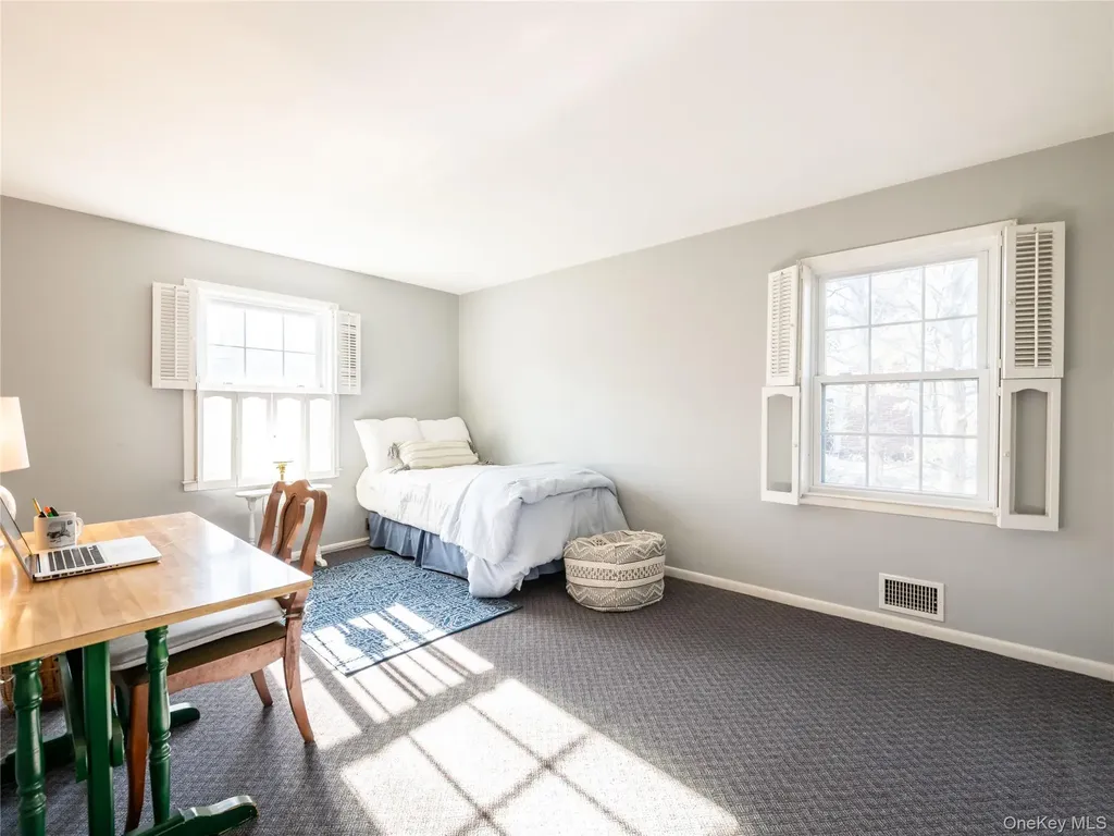 427 Ryder Road Manhasset NY 11030