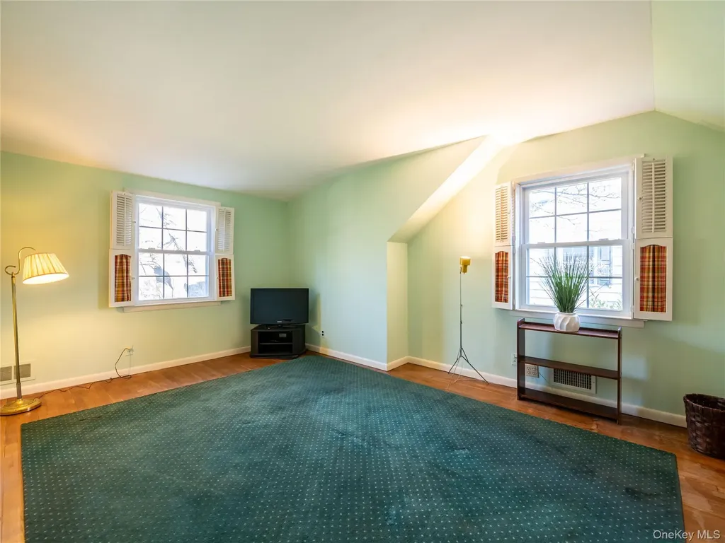 427 Ryder Road Manhasset NY 11030