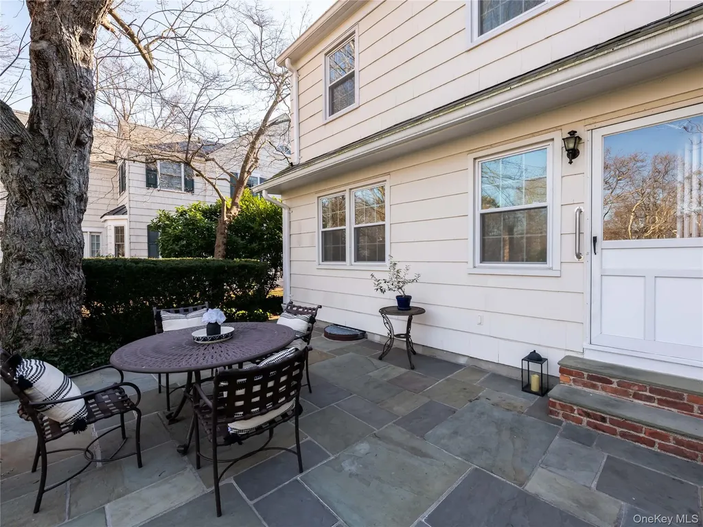 427 Ryder Road Manhasset NY 11030