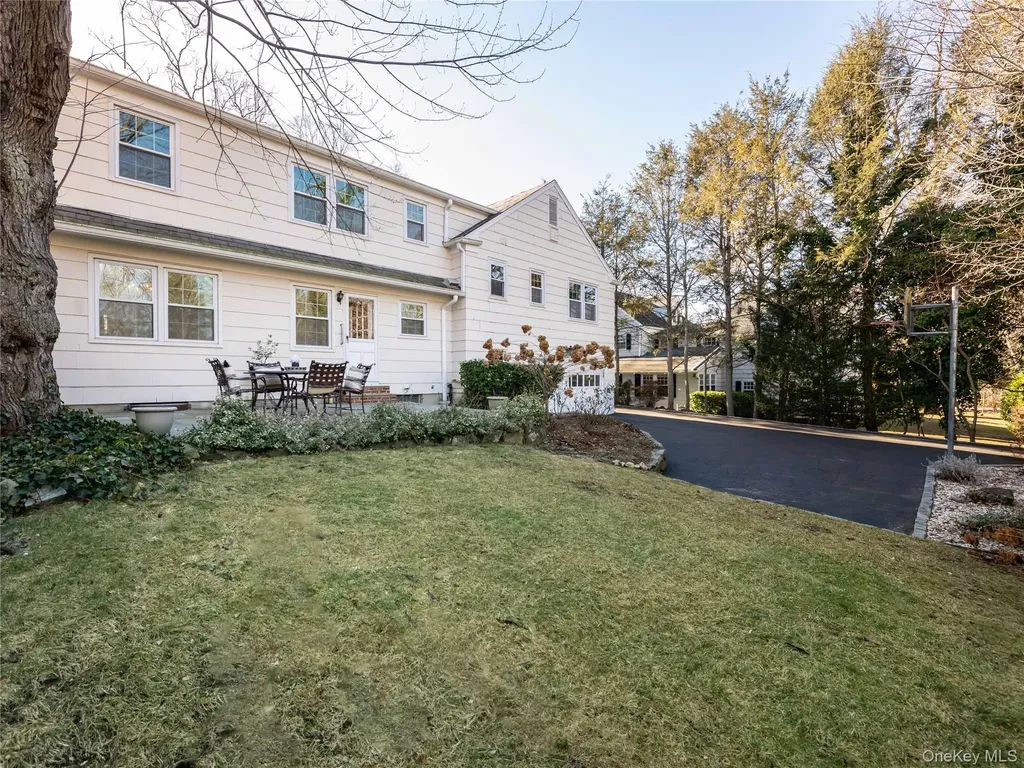 427 Ryder Road Manhasset NY 11030