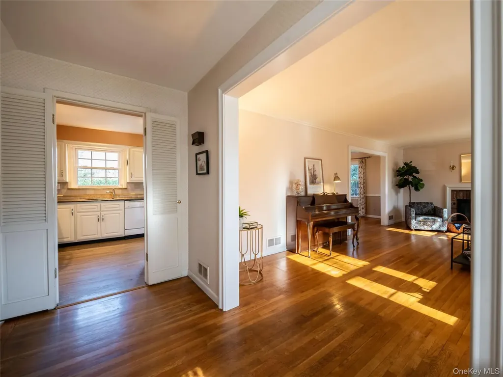 427 Ryder Road Manhasset NY 11030