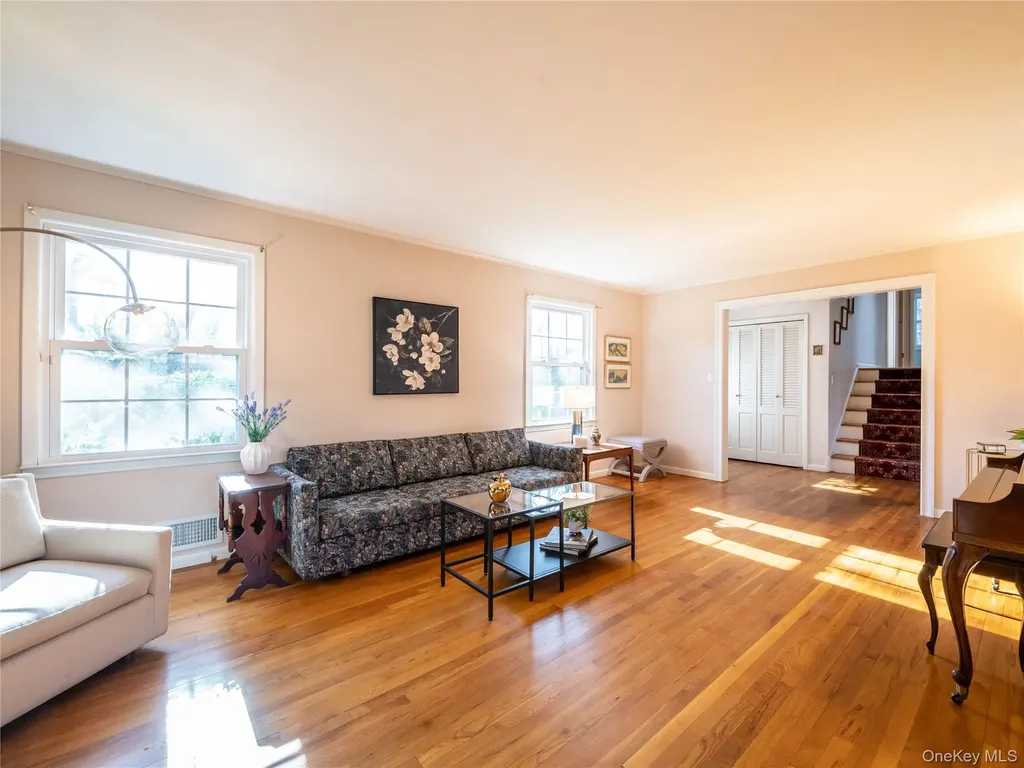 427 Ryder Road Manhasset NY 11030