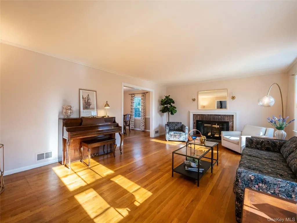 427 Ryder Road Manhasset NY 11030