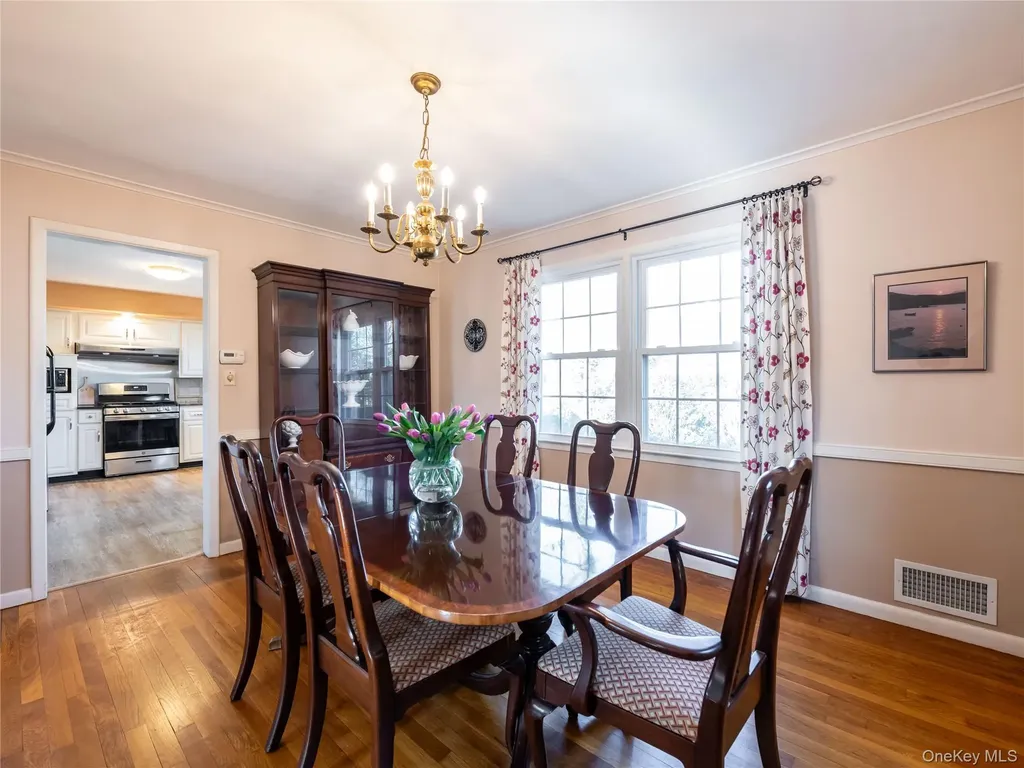 427 Ryder Road Manhasset NY 11030