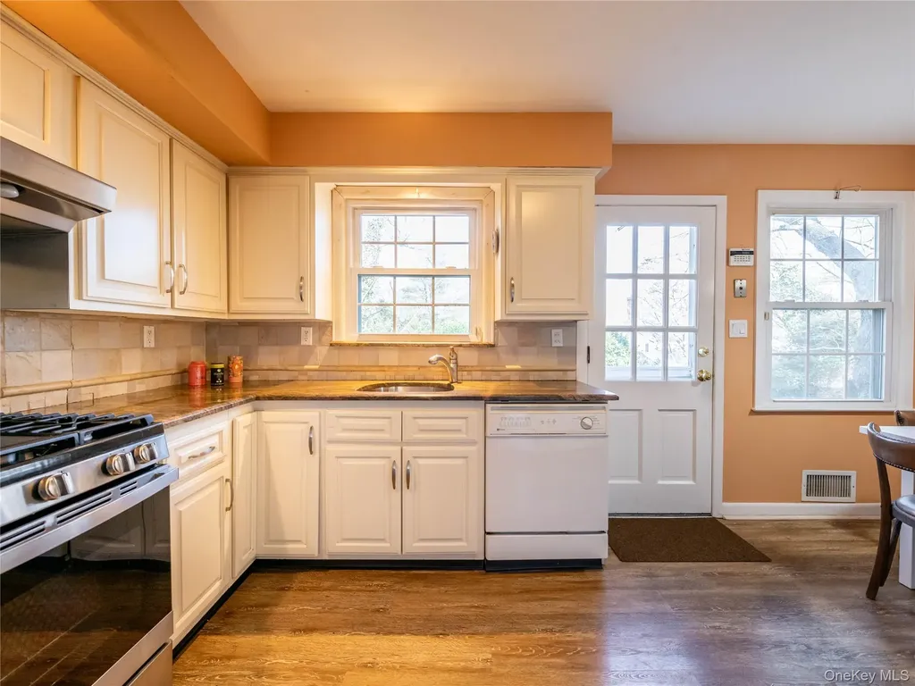 427 Ryder Road Manhasset NY 11030