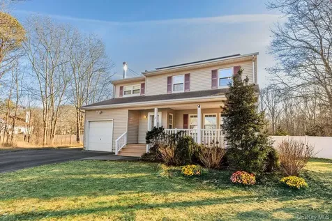 4 Sheila Court Manorville NY 11949