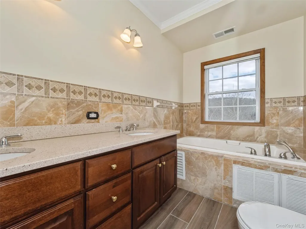 43 Aveonis Court Fishkill NY 12524