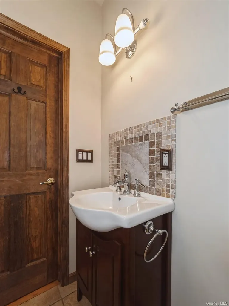43 Aveonis Court Fishkill NY 12524