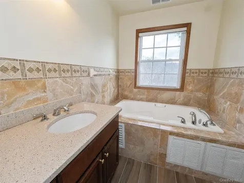 43 Aveonis Court Fishkill NY 12524
