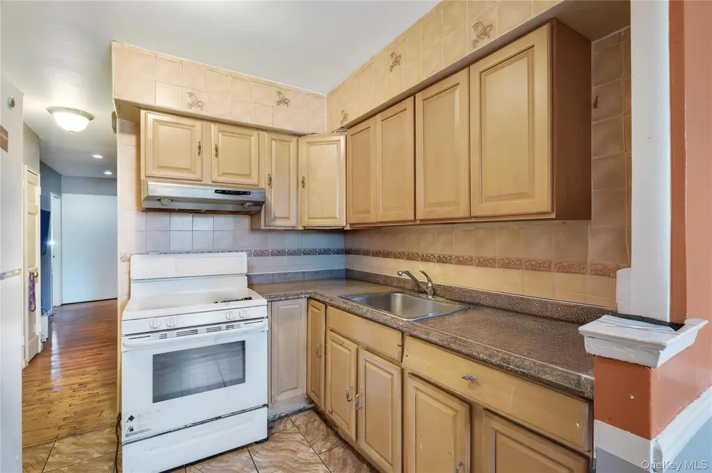 10009 Avenue L Brooklyn NY 11236