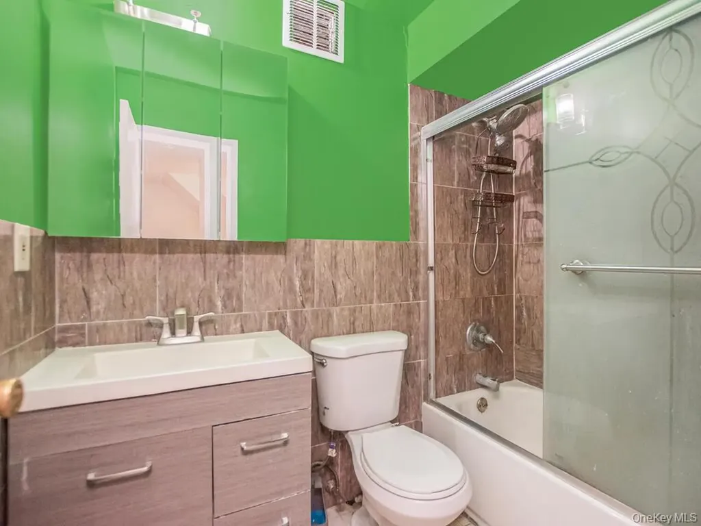3669 Boller Avenue Bronx NY 10466
