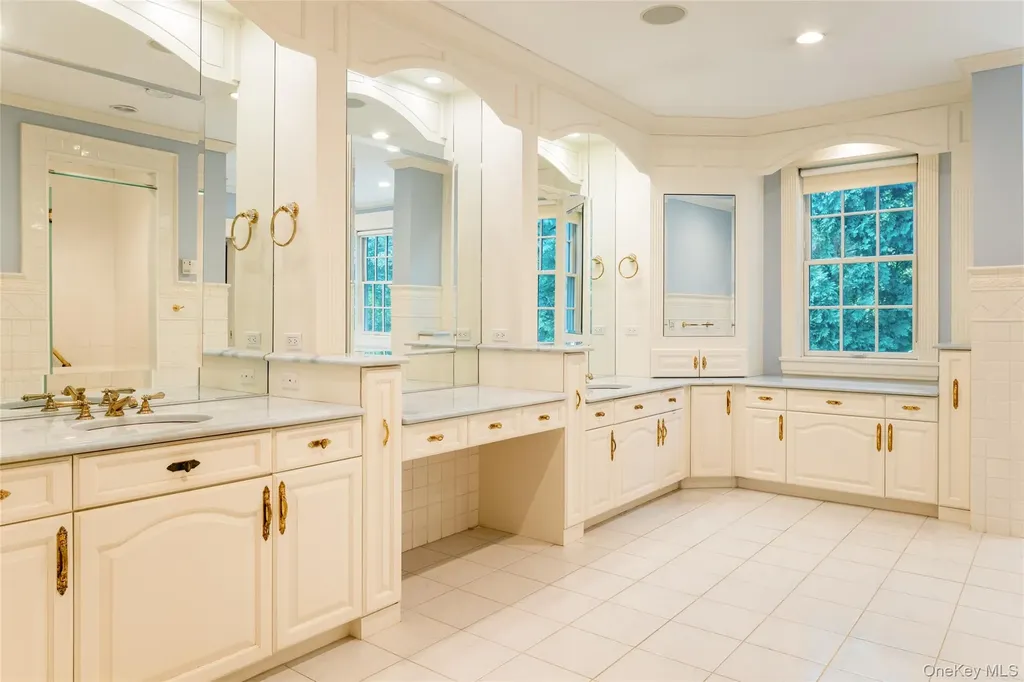 63 Premium Point New Rochelle NY 10801