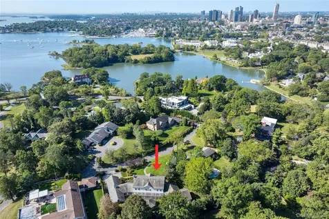 63 Premium Point New Rochelle NY 10801
