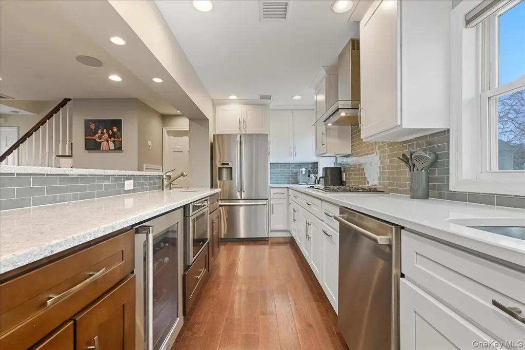3 Neptune Place Massapequa NY 11758