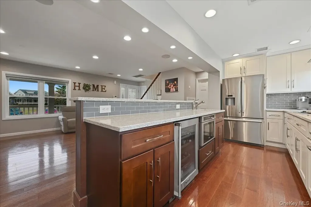 3 Neptune Place Massapequa NY 11758
