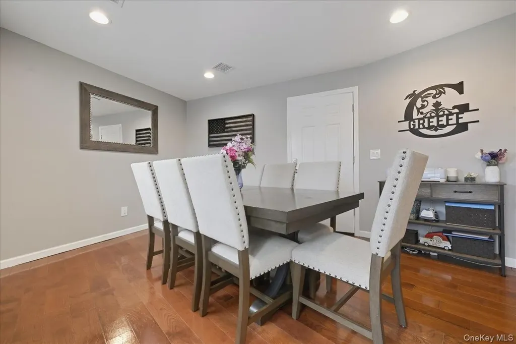 3 Neptune Place Massapequa NY 11758