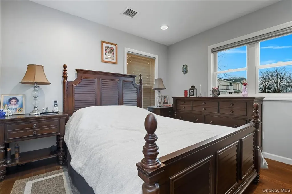3 Neptune Place Massapequa NY 11758