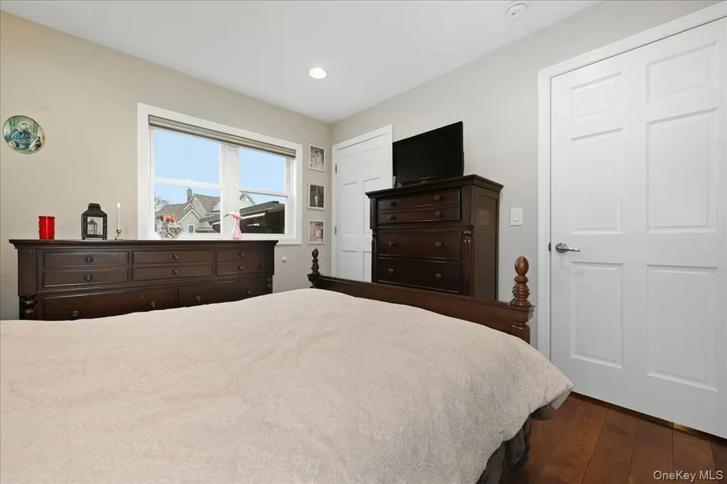 3 Neptune Place Massapequa NY 11758