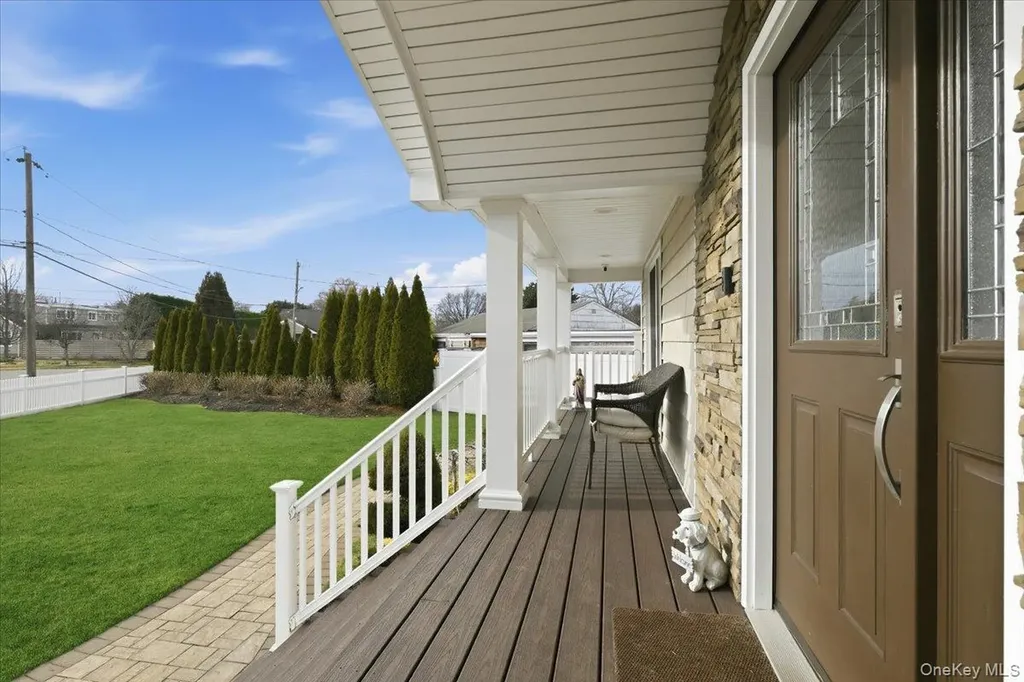 3 Neptune Place Massapequa NY 11758