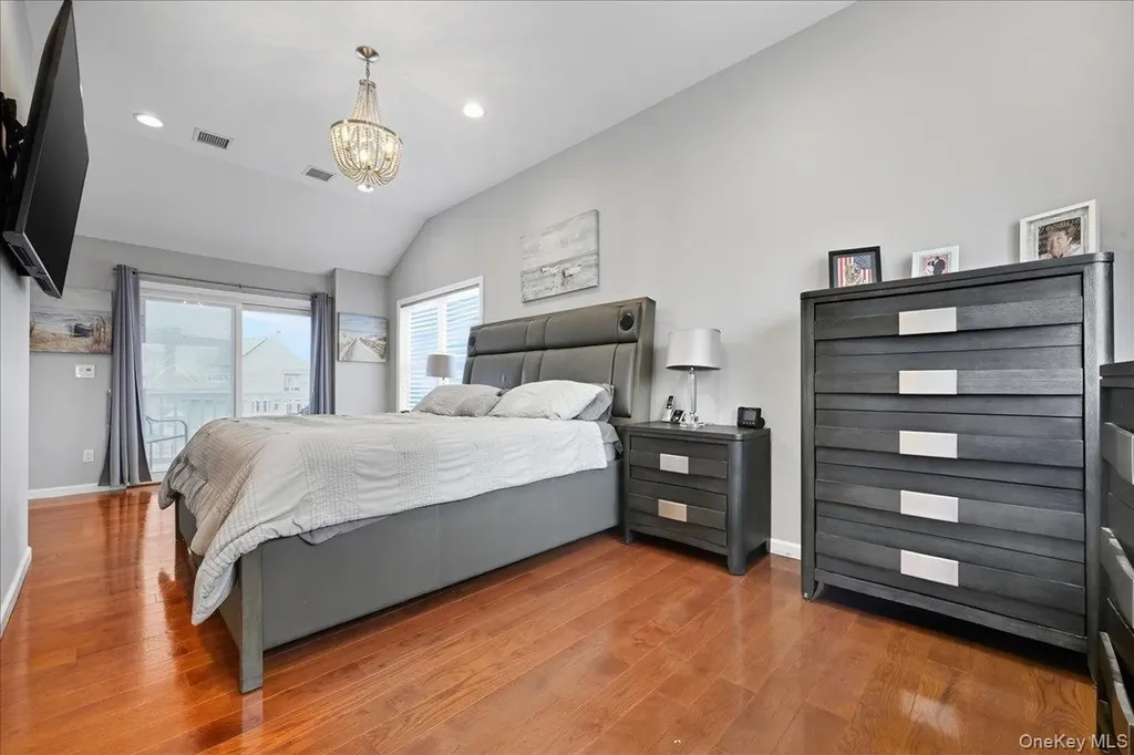 3 Neptune Place Massapequa NY 11758