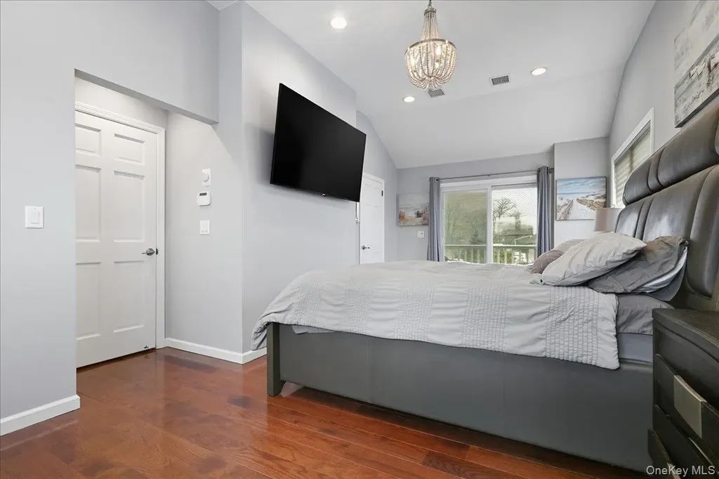 3 Neptune Place Massapequa NY 11758