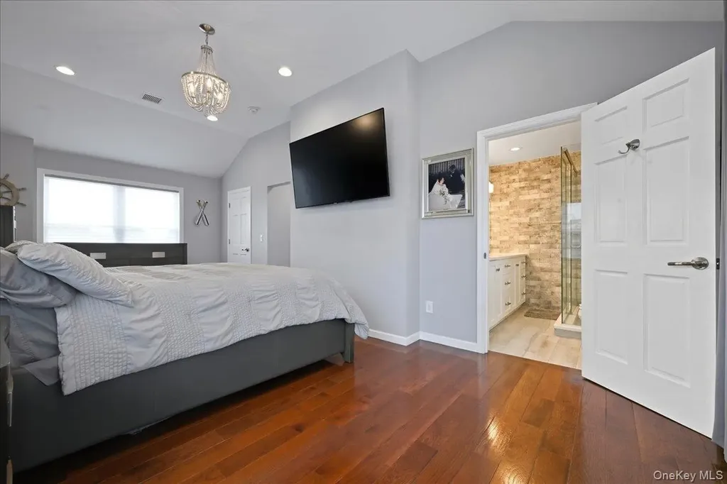 3 Neptune Place Massapequa NY 11758