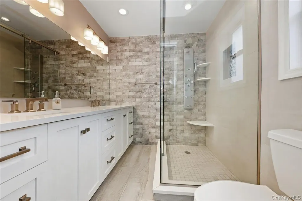3 Neptune Place Massapequa NY 11758