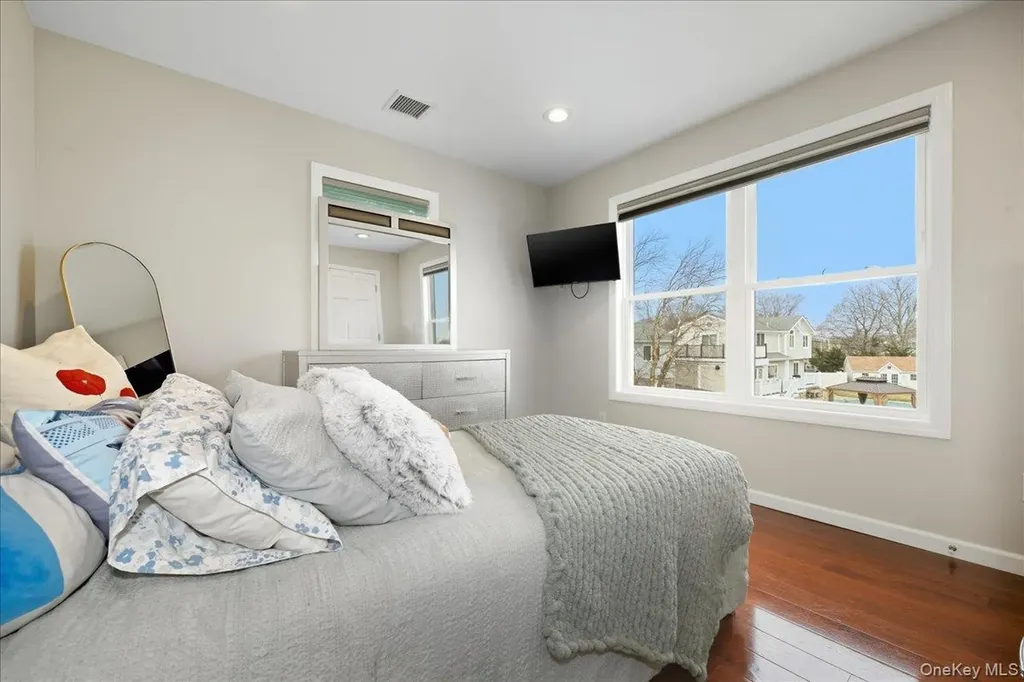 3 Neptune Place Massapequa NY 11758