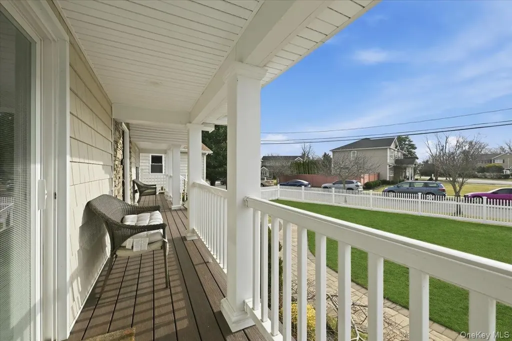 3 Neptune Place Massapequa NY 11758