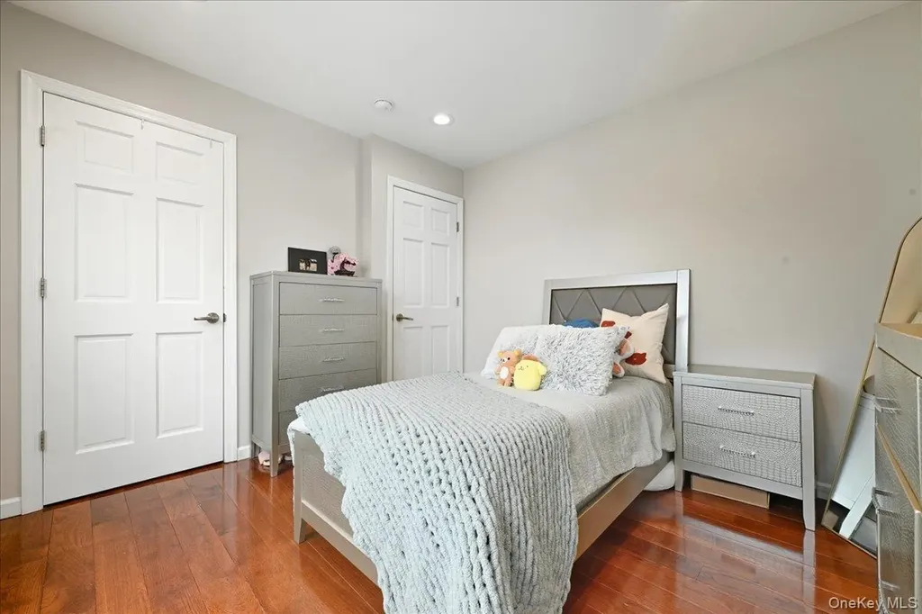3 Neptune Place Massapequa NY 11758