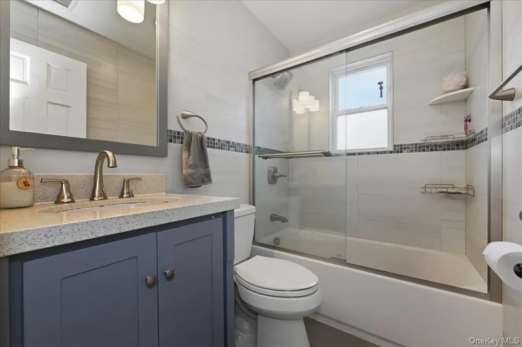 3 Neptune Place Massapequa NY 11758