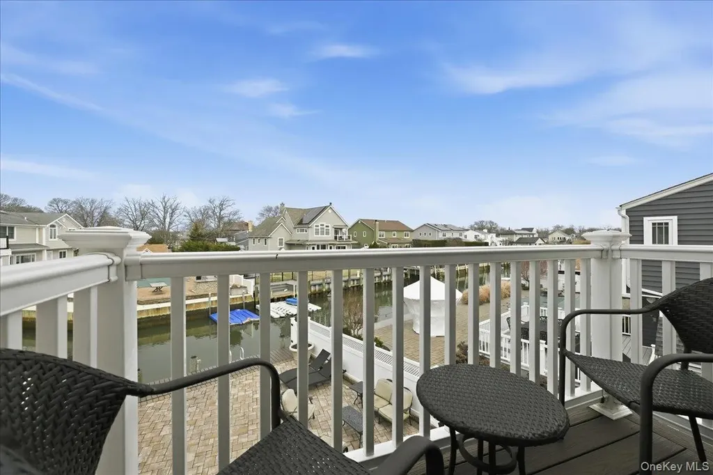 3 Neptune Place Massapequa NY 11758