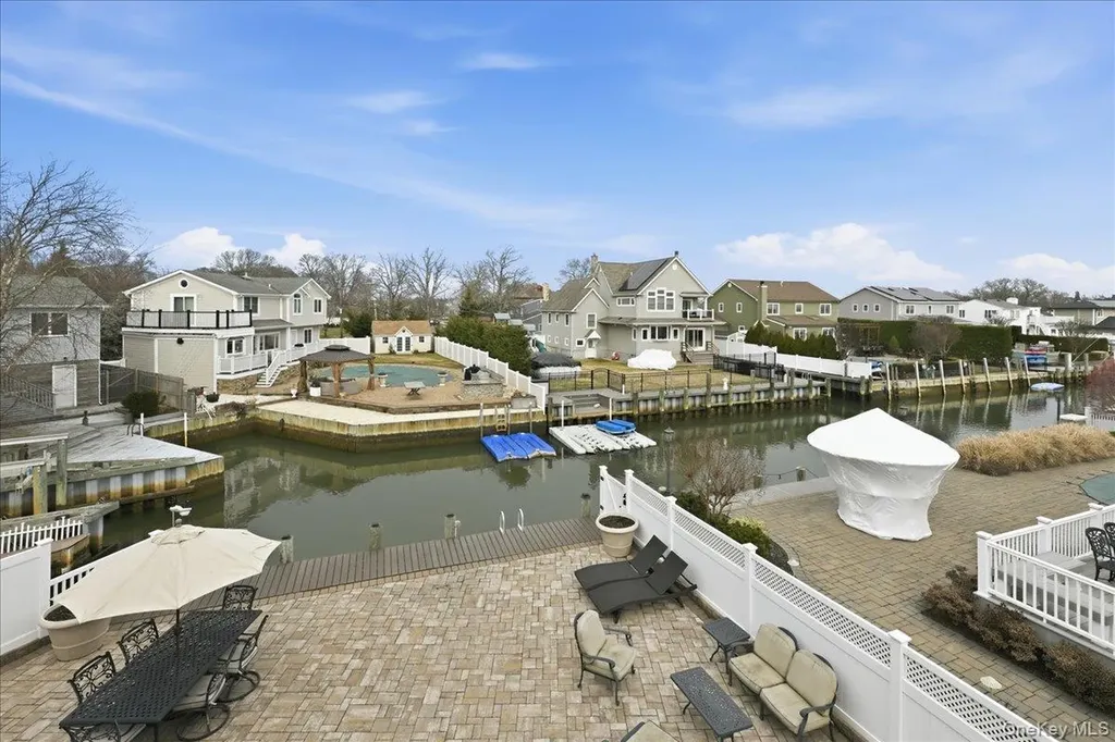 3 Neptune Place Massapequa NY 11758