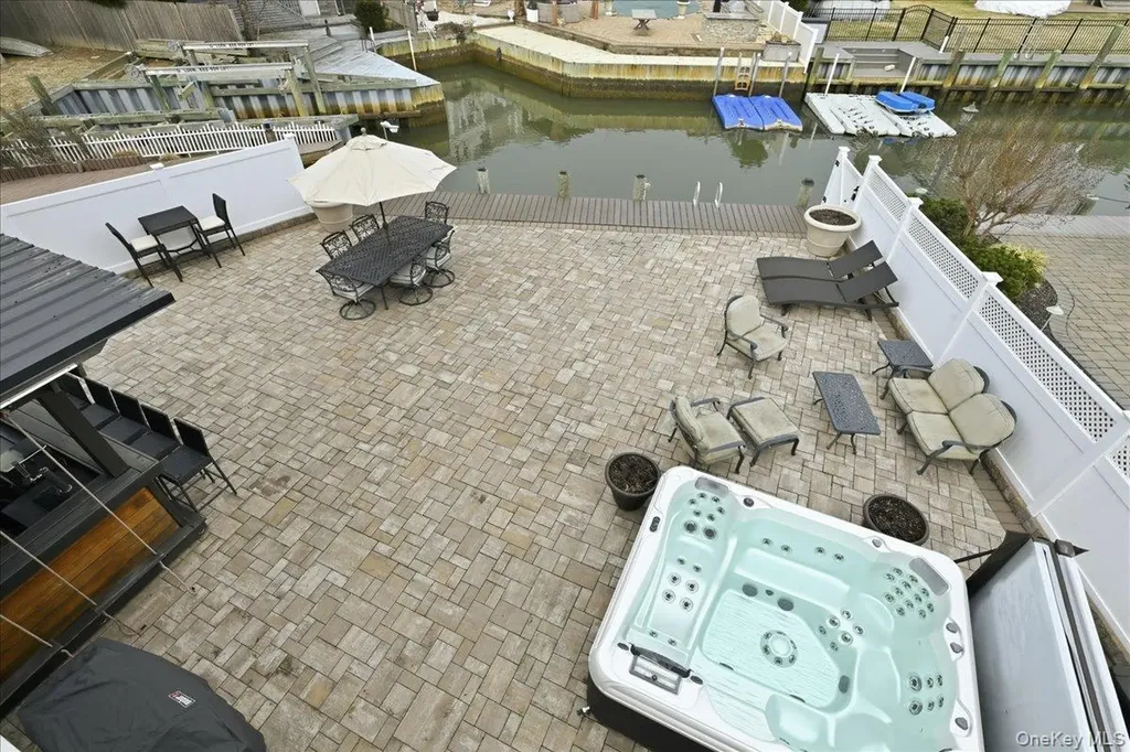 3 Neptune Place Massapequa NY 11758